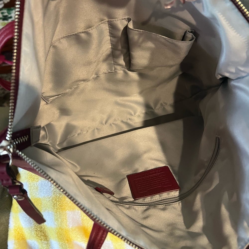 Raspberry embossed leather Coach shoulder bag; great condition - Picture 5 of 11